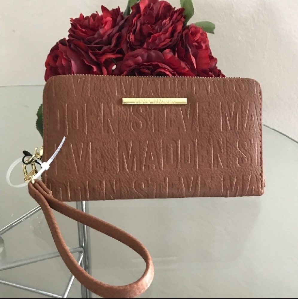 NWT Steve Madden Logo Wallet Zip Around Wrโฆ - Picture 1 of 9